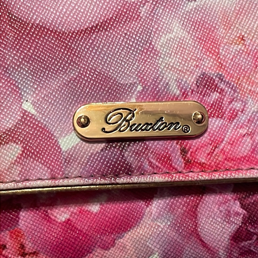 Buxton,‎ women’s floral and gold wallet.